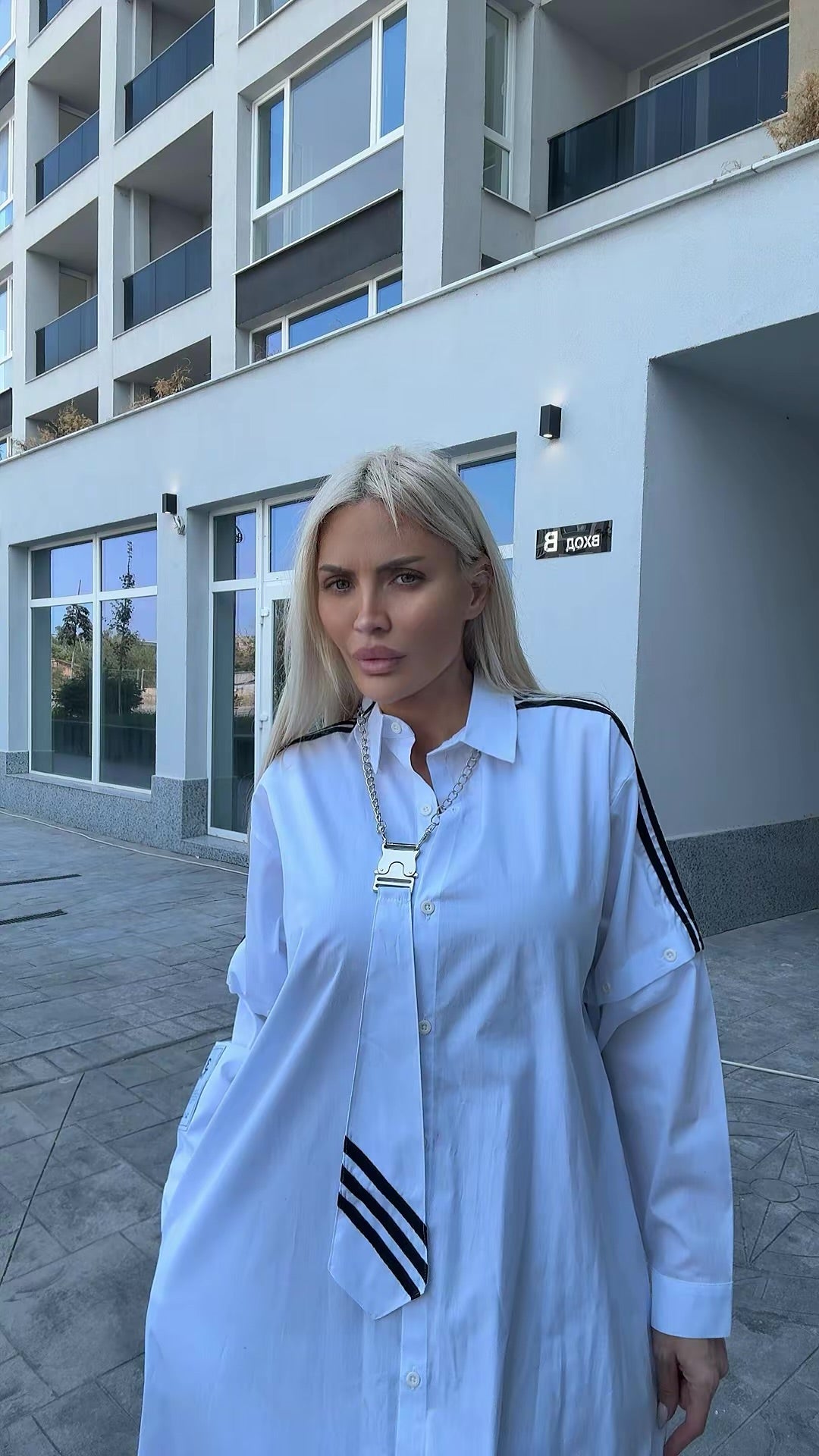 Рокля на TW3 с вратовръзка