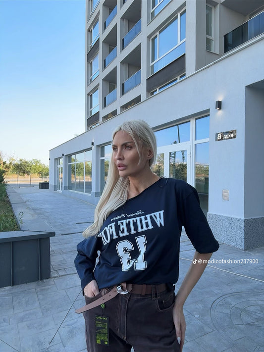 Тениска в тъмно синьо