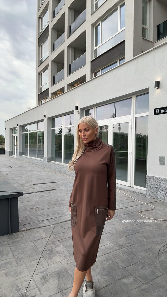 Рокля с кожени детайли