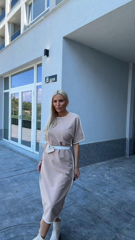 Рокля с бял кант