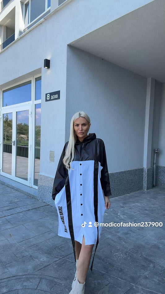 Рокля черно и бяло с качулка