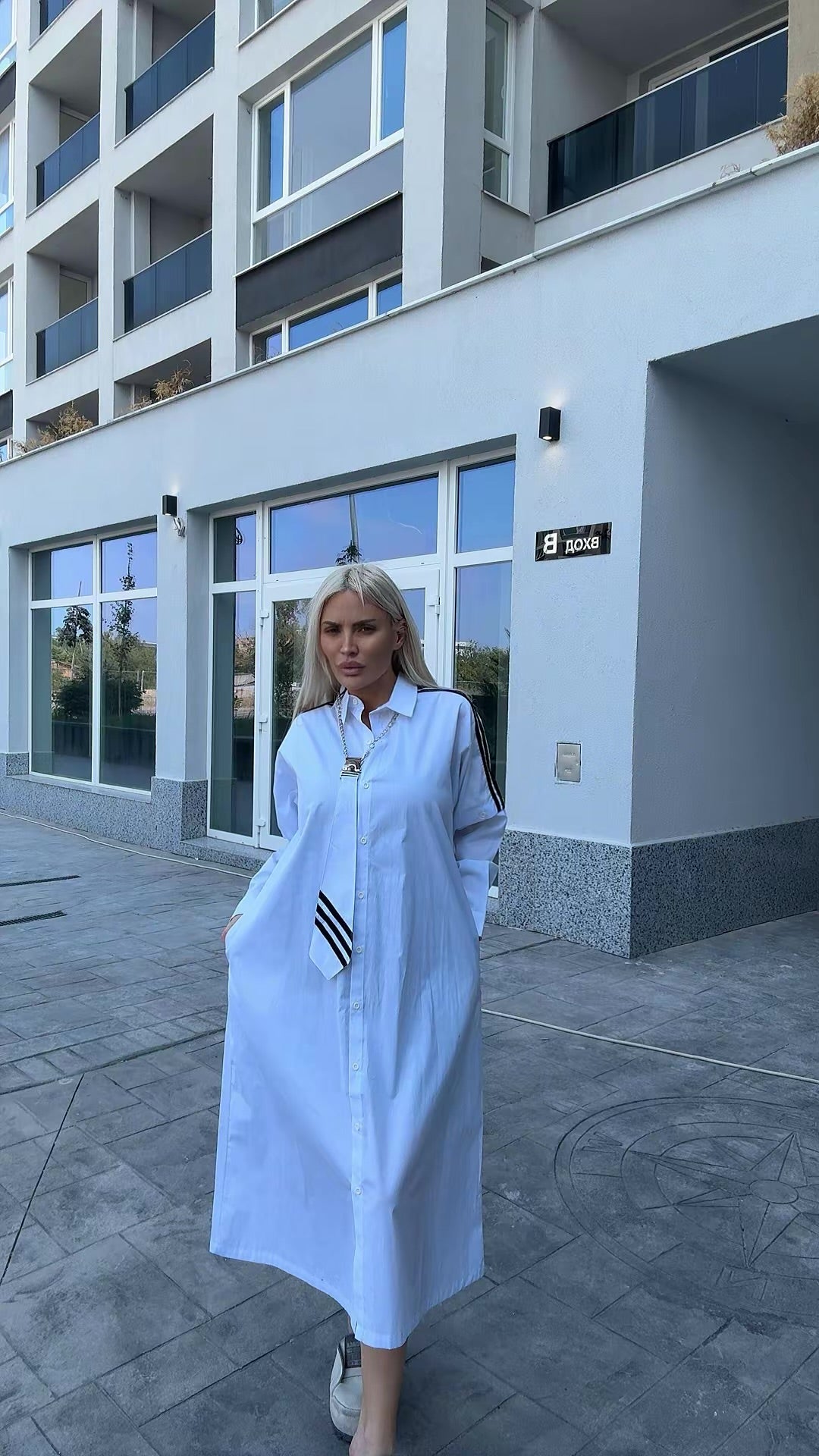 Рокля на TW3 с вратовръзка