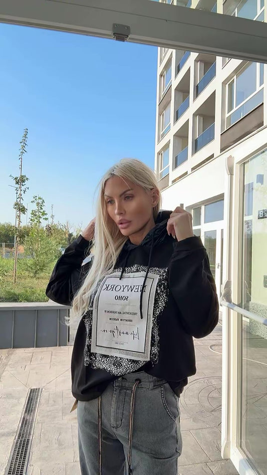 Суичър с декорация камъни